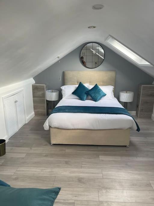 One Bedroom Duplex Apartment Located In Cowley. Oxford Bagian luar foto