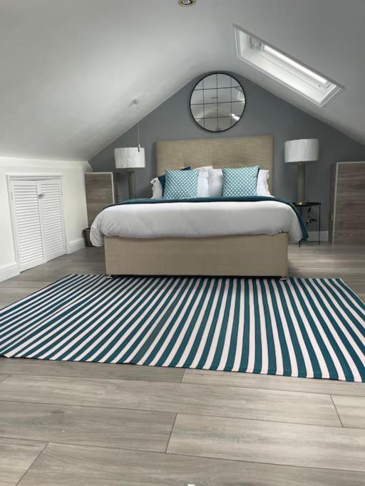 One Bedroom Duplex Apartment Located In Cowley. Oxford Bagian luar foto